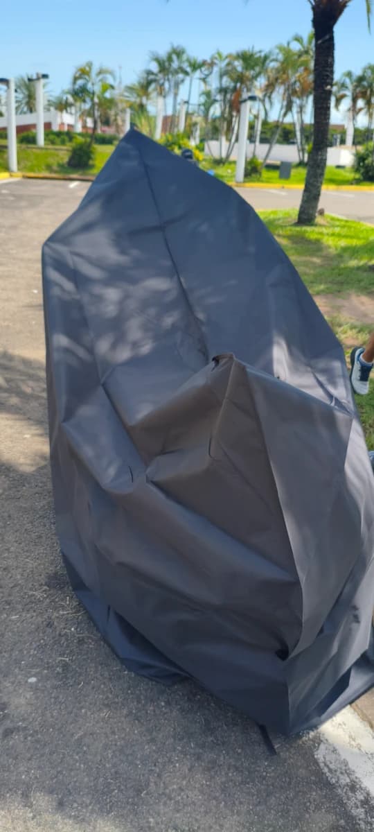 ¿Cansado de que el sol, la lluvia o el polvo dañen tu
moto?
¡En Zonatronic tenemos la solución perfecta para ti!
Presentamos nuestro forro protector de moto de alta
calidad, diseñado para resistir las inclemencias del
tiempo y mantener tu moto impecable.
ldeal para modelos como la V-Strom 1000 (Talla XXL),
y tambien disponible en tallas L y XL para muchas
mas.
Protección garantizada: Impermeable y resistente
para cuidar tu moto de la intemperie.
Material duradero: Fabricado para una larga vida
útil.
Fácil de usar: Colócalo y retíralo en segundos.
¡No dejes que tu moto sufra! Invierte en su protección
hoy mismo.
Precio especial Zonatronic:¡Solo $25!
contáctanos para más información.
¡Síguenos en nuestras redes sociales para no
perderte nuestras ofertas!
Zonatronic -¡Tu moto merece lo mejor!